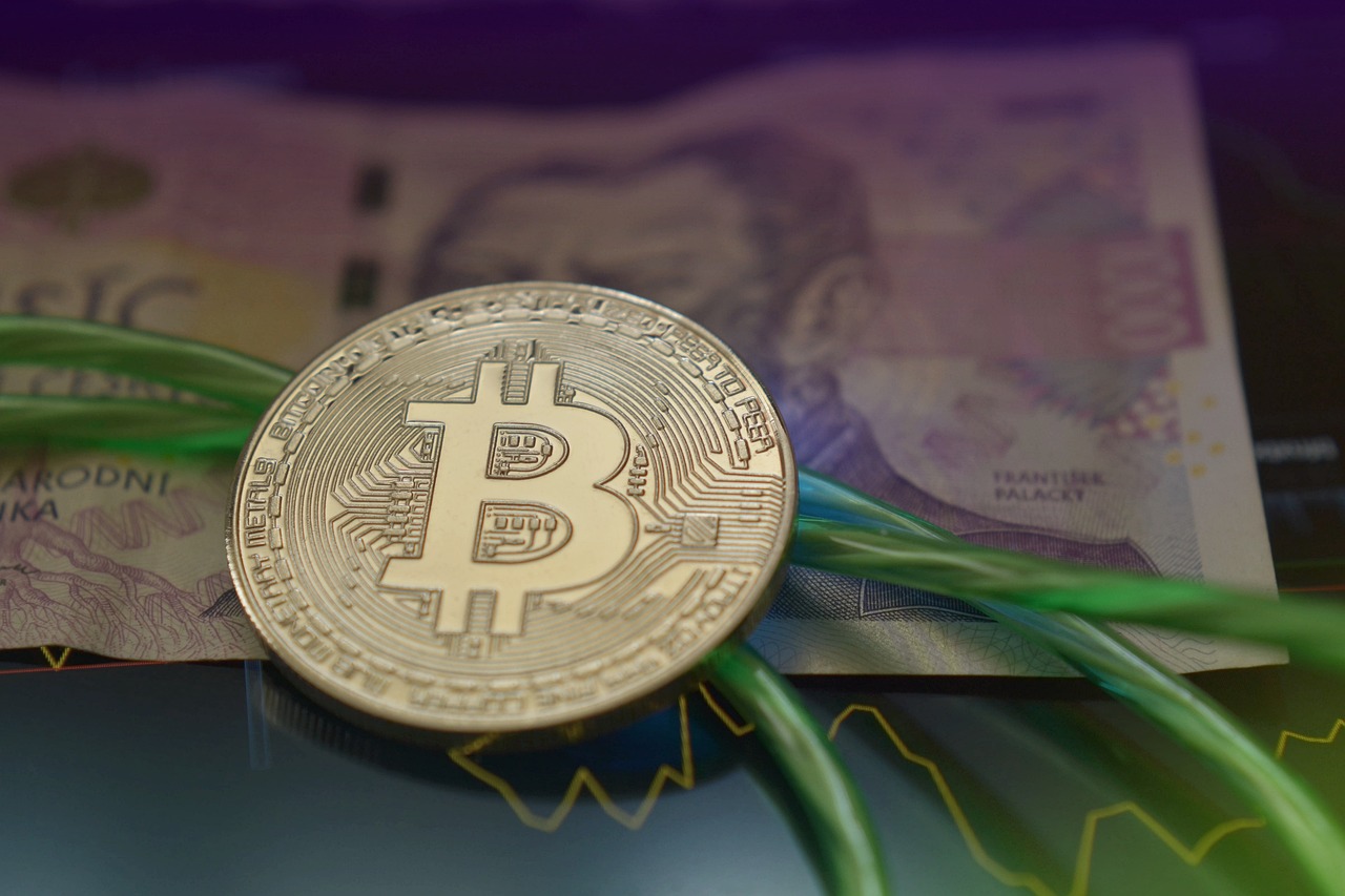 英伟达股价重挫、AI概念币和比特币也遭殃！市场静待鲍威尔演说